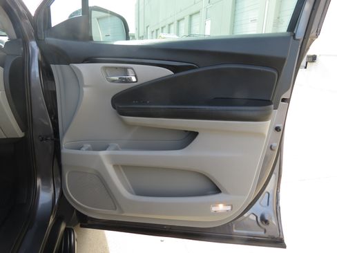 Used 2016 Honda Pilot Touring image 35