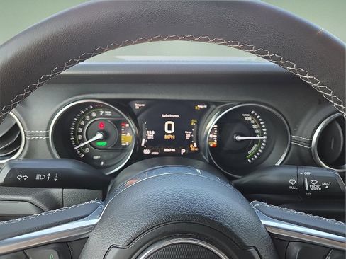 Used 2023 Jeep Wrangler Unlimited Sahara AWD/4WD image 23