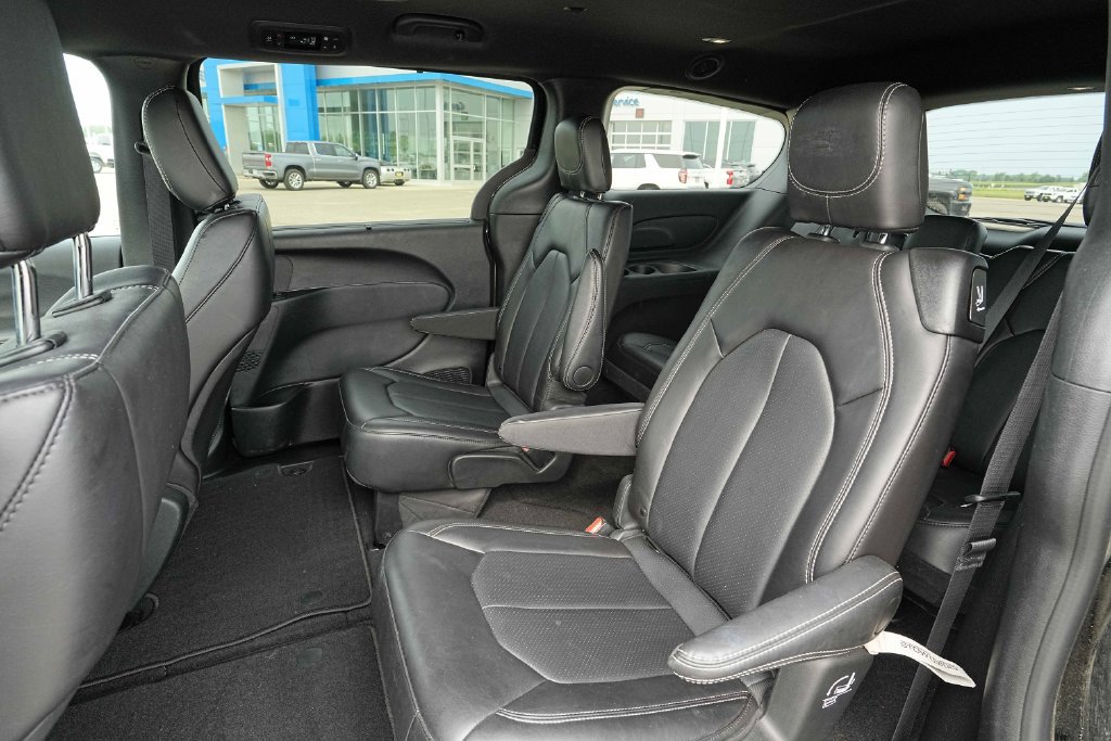 Used 2026 Chrysler Pacifica Select FWD image 20