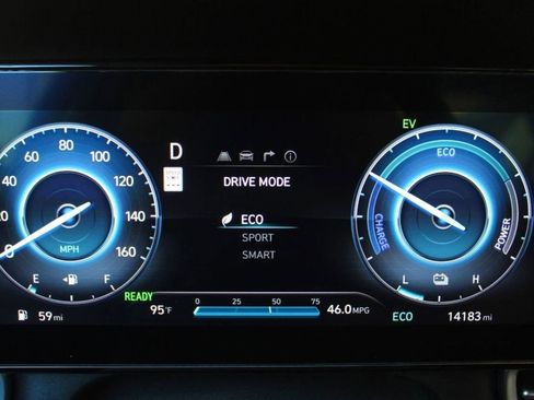 Used 2025 Hyundai Elantra Limited FWD image 28
