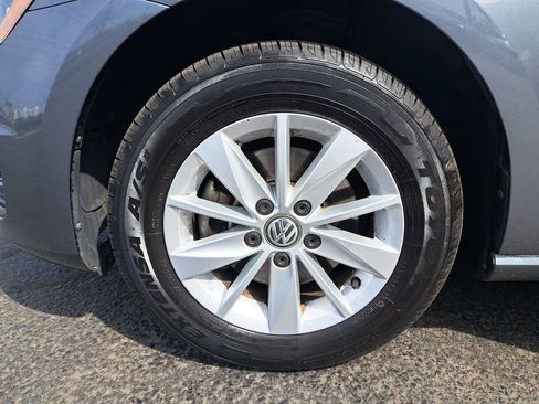 Used 2016 Volkswagen Golf S FWD image 28