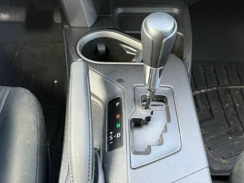Used 2017 Toyota RAV4 LE AWD/4WD image 24