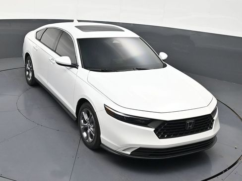 Used 2024 Honda Accord EX image 19