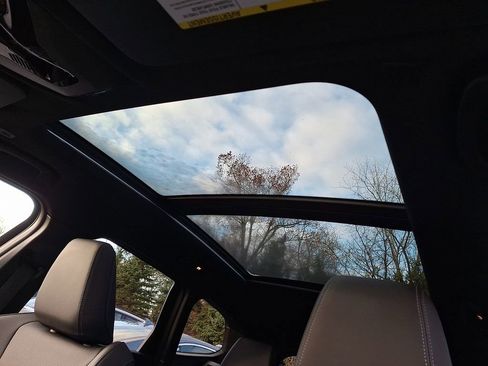 Certified 2024 BMW X1 M35i w/ Premium Package image 11