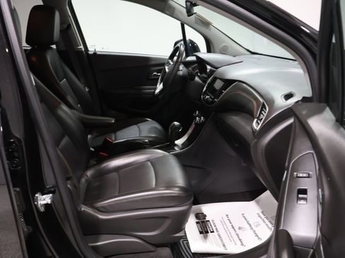 Used 2022 Chevrolet Trax LT w/ Premium Seat Package image 23