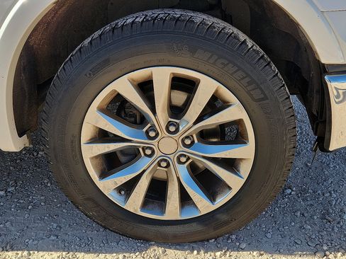 Used 2015 Ford F150 Lariat w/ Equipment Group 502A Luxury image 7