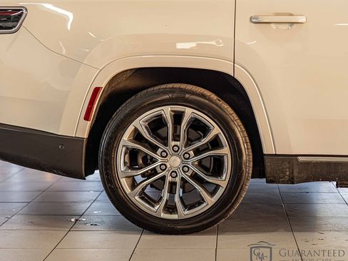 Used 2022 Jeep Grand Wagoneer Series II w/ Premium Group II image 12
