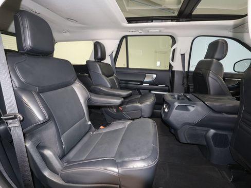 Used 2025 Ford Expedition Platinum AWD/4WD image 27