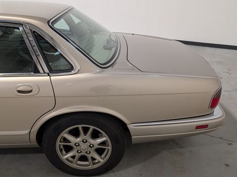 Used 1996 Jaguar XJ6 RWD image 31