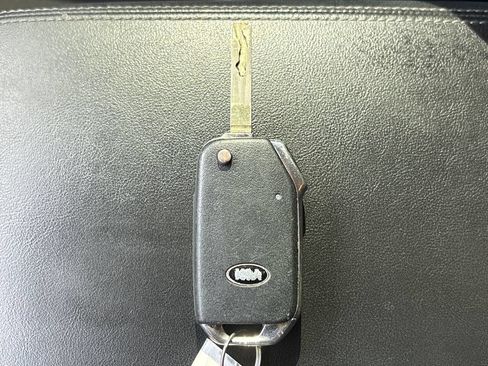 Used 2021 Kia Sorento LX FWD image 31