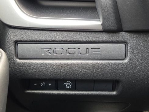 Used 2025 Nissan Rogue S image 23