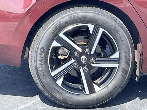 Used 2024 Nissan Sentra SV image 9