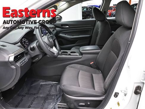 Used 2025 Nissan Altima 2.5 SV FWD image 14