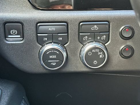 Used 2023 GMC Sierra 1500 SLE AWD/4WD image 30