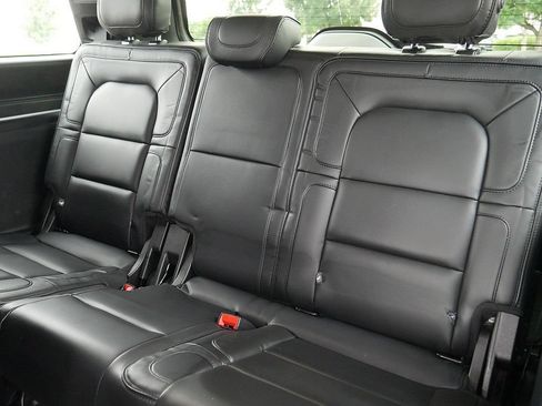 Used 2019 Lincoln Navigator Reserve AWD/4WD image 16