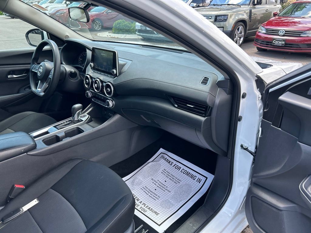 Used 2024 Nissan Sentra SV FWD image 11