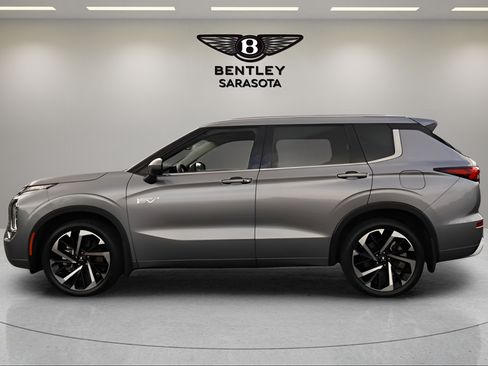 Used 2023 Mitsubishi Outlander SEL AWD/4WD image 2