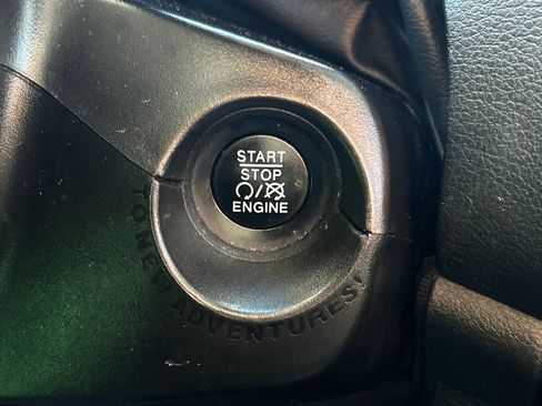 Used 2020 Jeep Renegade Latitude image 30