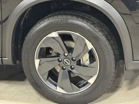 Used 2025 Nissan Rogue SV image 8