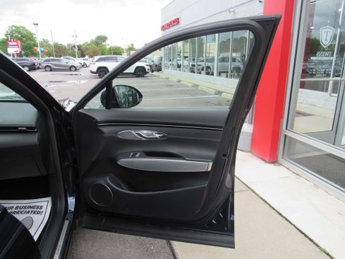 Used 2022 Genesis GV70 2.5T w/ Sport Prestige Package AWD/4WD image 15