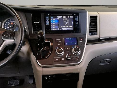 Used 2017 Toyota Sienna XLE w/ XLE Navigation Package FWD image 9