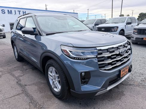 New 2026 Ford Explorer Active w/ Active Comfort Package image 3