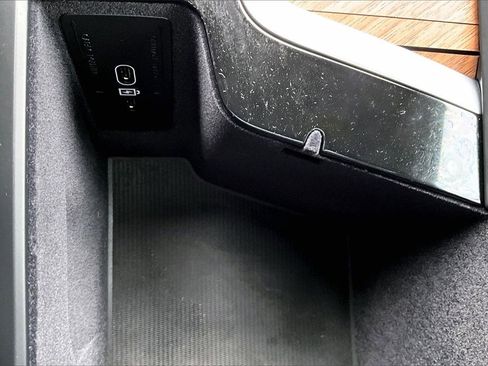 Used 2024 Volvo XC90 B6 Plus image 16