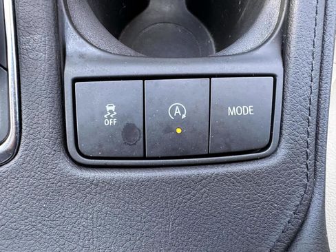 Used 2024 Cadillac XT4 Luxury w/ Cold Weather Package FWD image 25