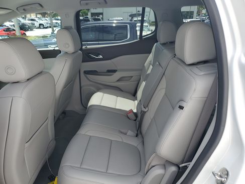 Used 2023 GMC Acadia SLT FWD image 13