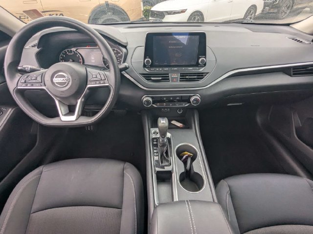 Used 2022 Nissan Altima 2.5 SV FWD image 14