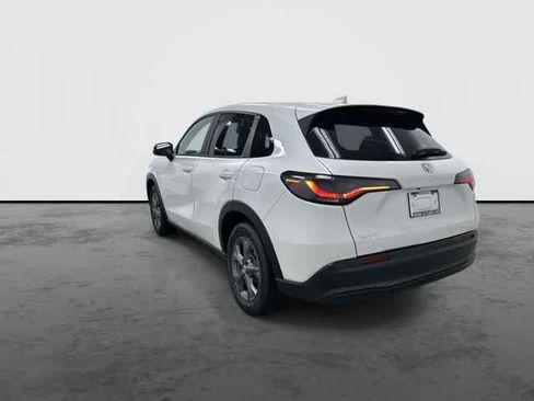 Certified 2027 Honda HR-V LX image 2