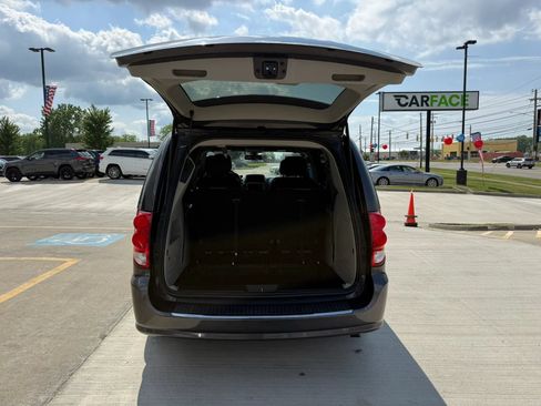 Used 2020 Dodge Grand Caravan SXT FWD image 12