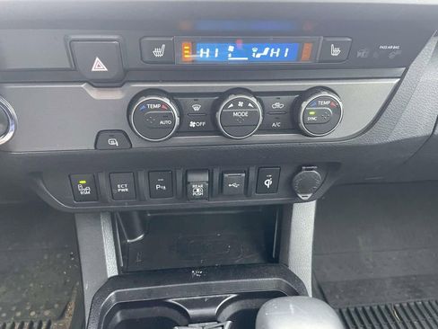 Used 2022 Toyota Tacoma TRD Sport image 40