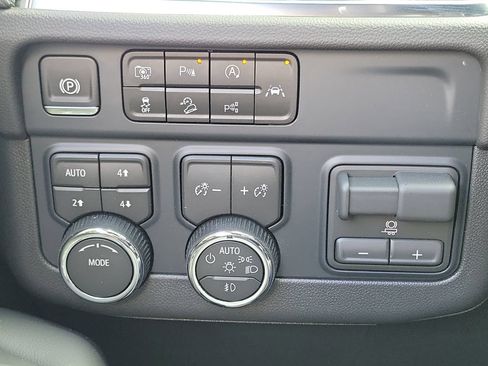 Used 2026 Chevrolet Suburban RST w/ Comfort Package AWD/4WD image 13
