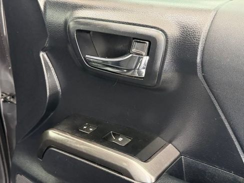 Used 2019 Toyota Tacoma TRD Off-Road AWD/4WD image 23