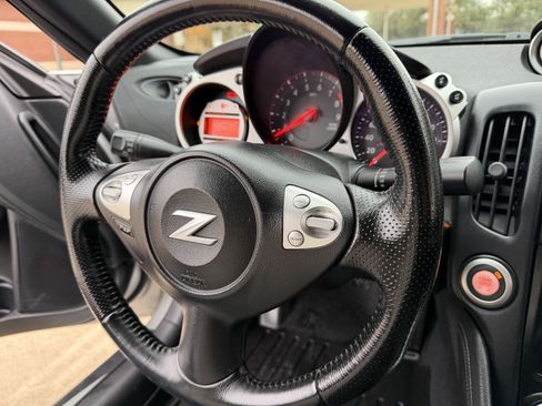 Used 2011 Nissan 370Z Coupe image 21