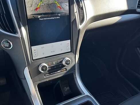 Used 2023 Ford Edge SE image 10