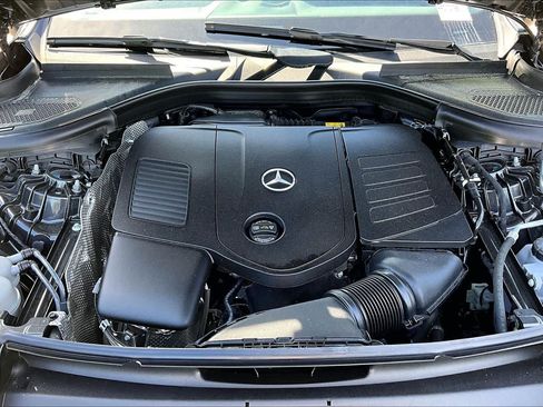 Used 2024 Mercedes-Benz GLC 300 4MATIC image 30