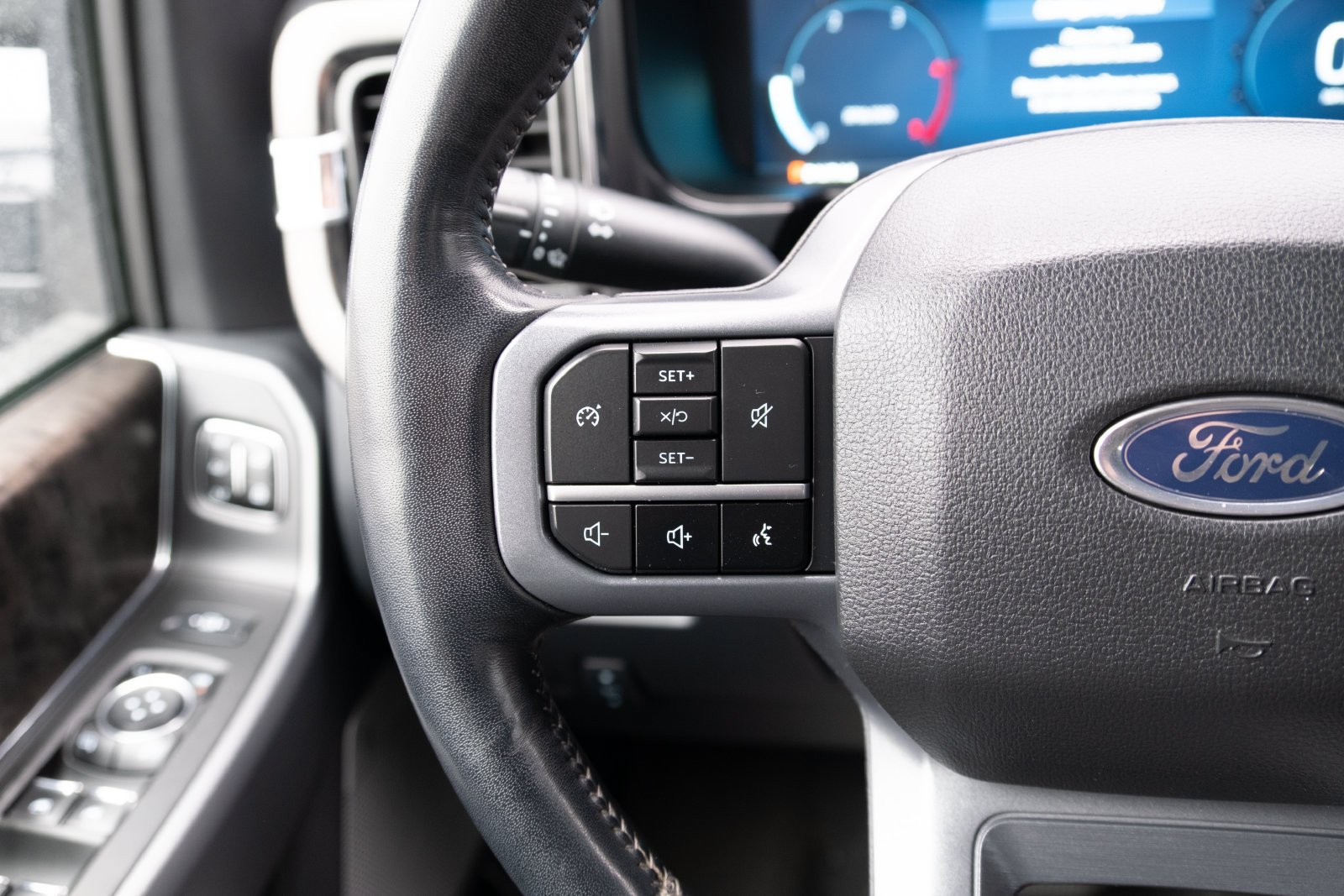 Used 2024 Ford F350 Lariat w/ Sport Appearance Package AWD/4WD image 8