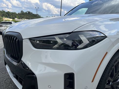 Used 2026 BMW X5 xDrive40i w/ M Sport Package AWD/4WD image 11