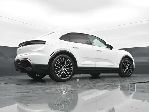 Certified 2025 Porsche Macan Electric RWD image 41