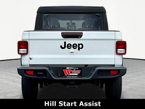 Used 2022 Jeep Gladiator Sport w/ Trailer Tow Package AWD/4WD image 5