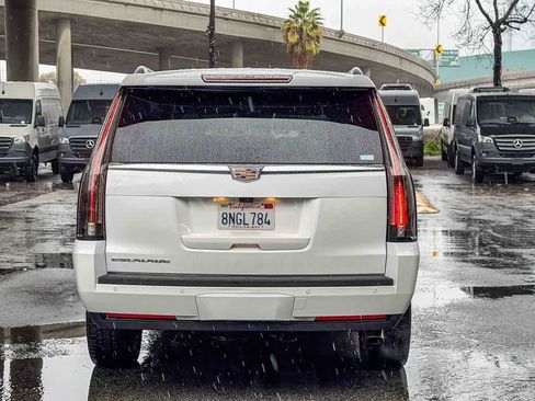 Used 2020 Cadillac Escalade ESV Platinum RWD image 6