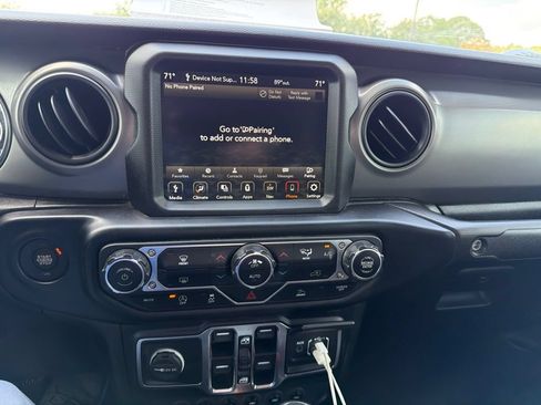 Used 2022 Jeep Gladiator Sport AWD/4WD image 3