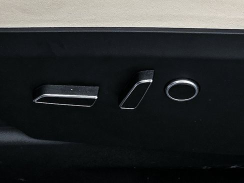 Used 2022 Tesla Model X Plaid image 21