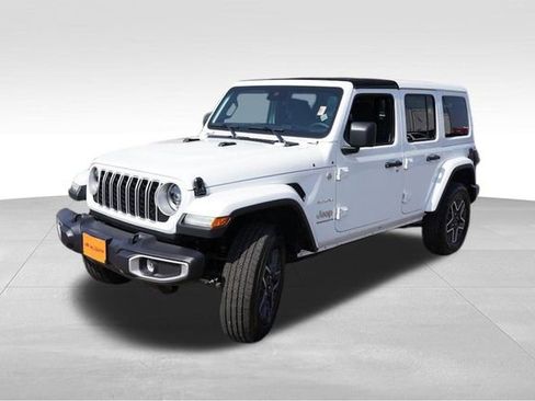 Used 2024 Jeep Wrangler Sahara image 11
