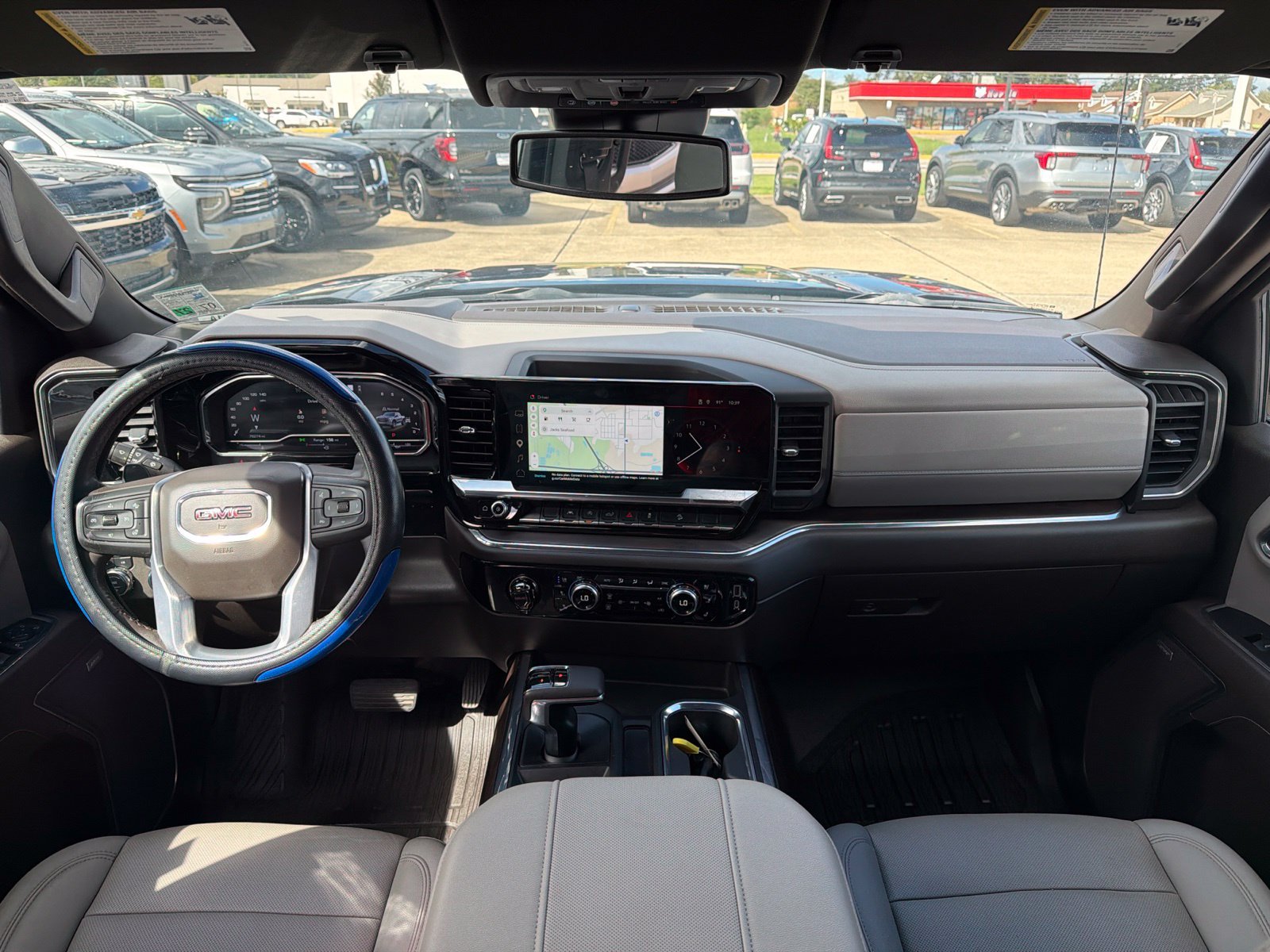 Used 2023 GMC Sierra 1500 SLT AWD/4WD image 9