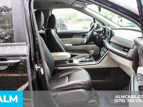 Used 2022 Kia Carnival LX FWD image 23
