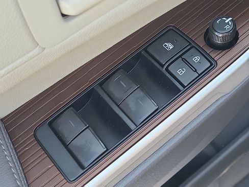 Used 2023 Toyota Sienna LE image 30