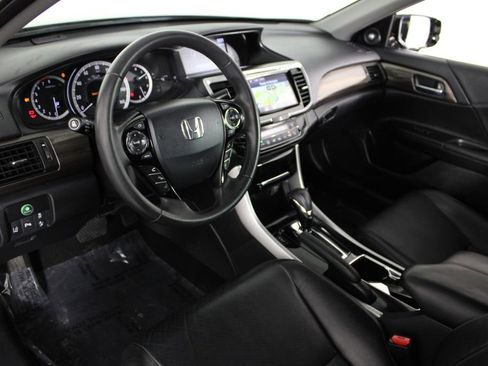 Used 2016 Honda Accord Touring image 17